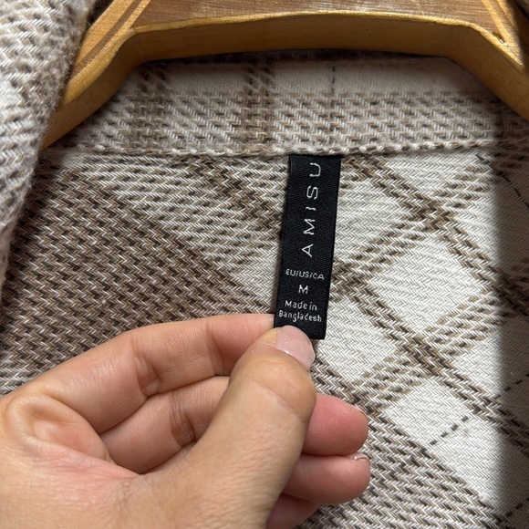 Amisu Cream and Tan Plaid Shirt Jacket size medium - Picture 4 of 10